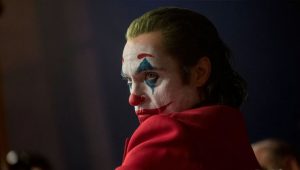 Joker filmi izle! Joker: Toplumdan Yozlaşmış Bir Palyaçonun Trajik Dönüşümü!