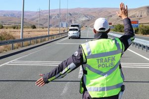 Yerlikaya, yaptığı açıklamada, özellikle ışıklı ya da sesli uyarı işareti