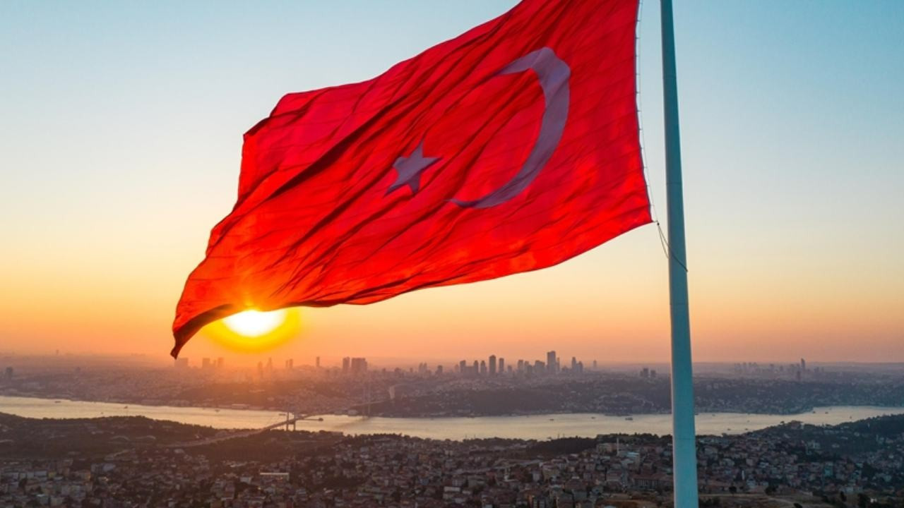 15 Temmuz Resmi Tatil Mi: Banka, Noter ve Kargolar 15 Temmuz 2024'de Açık Mı?