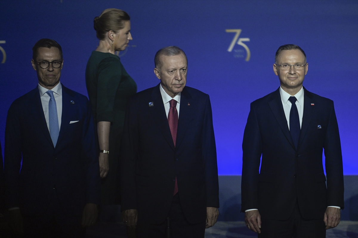 NATO’nun 75’inci yıl zirvesinde resmi karşılama töreninin ardından aile fotoğrafı