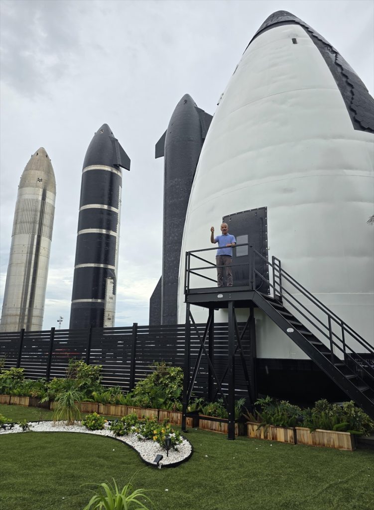 Bakan Uraloğlu, SpaceX'in Üretim ve Fırlatma Tesisini İnceledi