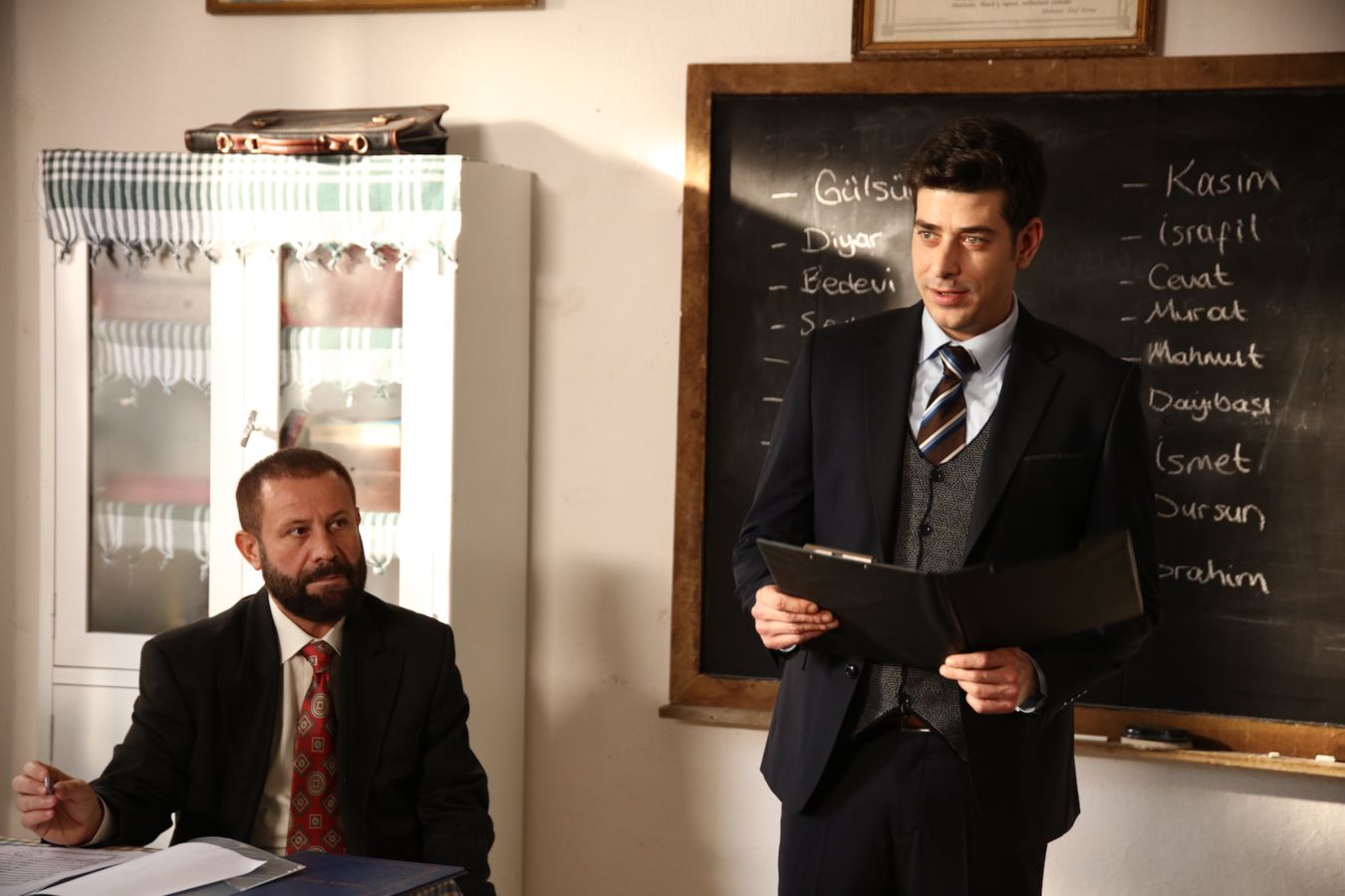 Aile Hükümeti Filmi HD İZLE: Aile Hükümeti Filmi Oyuncuları Kim, Konusu Ne, Sonu Nasıl Bitiyor? Aile Hükümeti Filmi Ne Zaman, Nerede Çekildi?
