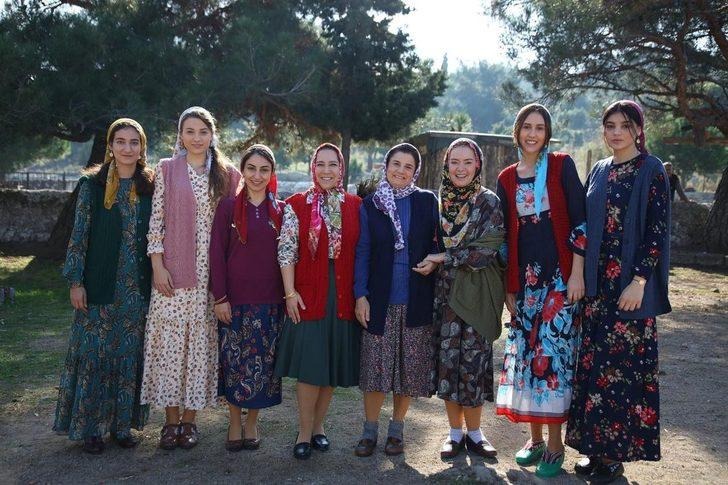 Aile Hükümeti Filmi HD İZLE: Aile Hükümeti Filmi Oyuncuları Kim, Konusu Ne, Sonu Nasıl Bitiyor? Aile Hükümeti Filmi Ne Zaman, Nerede Çekildi?