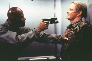 “Kumpas” (Most Wanted), güçlü anlatımı ve etkileyici oyunculuklarıyla dikkat çeken