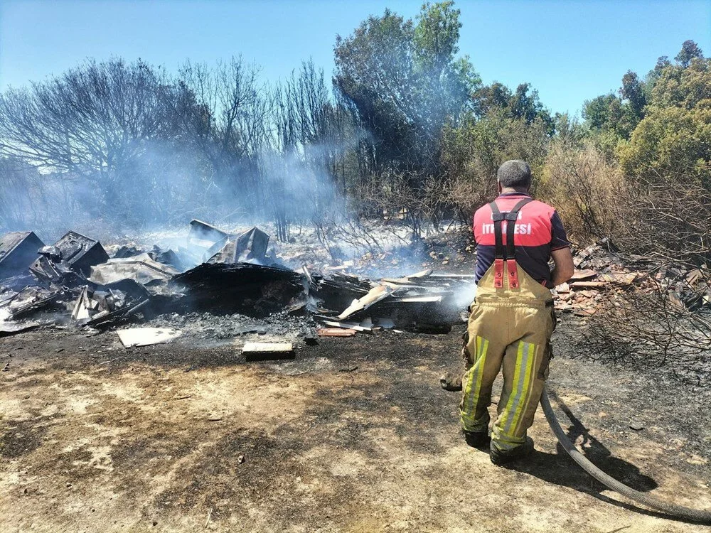 İzmir'de Orman Yangını: 2 Sitede Tahliye
