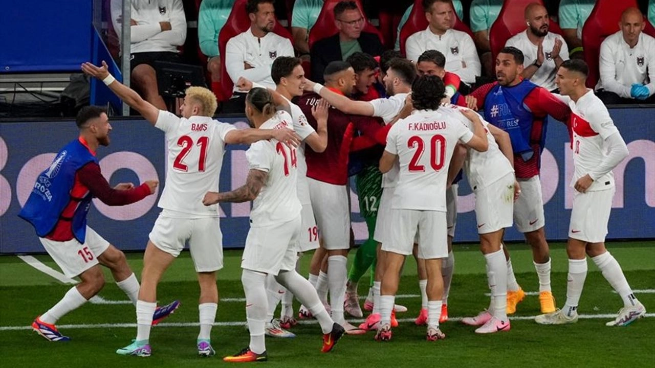 Çılgın Türkler Çeyrek Finalde! Avusturya Türkiye: 1-2 (Goller, Geniş Maç Özeti)