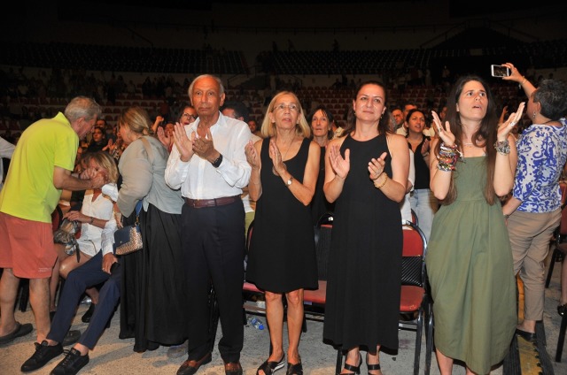 Yunan Şarkıcı Despina Vandi Kimdir? Neden Sahneye Çıkmadı?