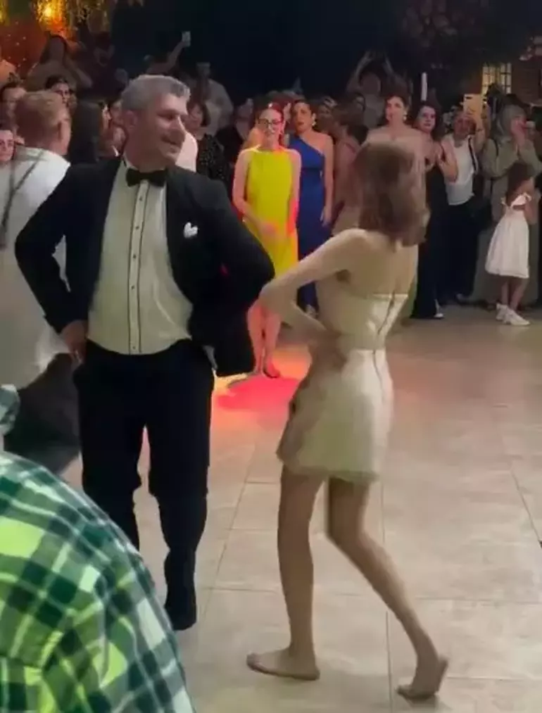 Elçin Sangu'dan Muhteşem Kafkas Dansı! İzleyenleri Büyüledi