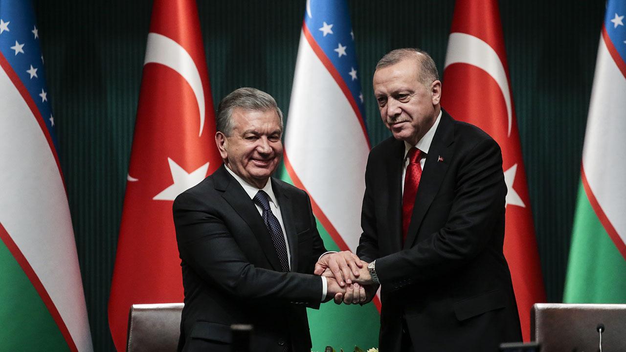Cumhurbaşkanı Recep Tayyip Erdoğan, Özbekistan Cumhurbaşkanı Şevket Mirziyoyev ile bir
