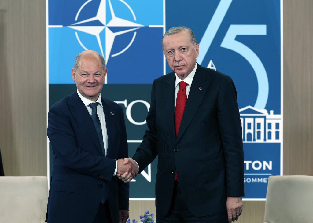 Cumhurbaşkanı Erdoğan, NATO Zirvesi'nde Liderlerle Görüştü