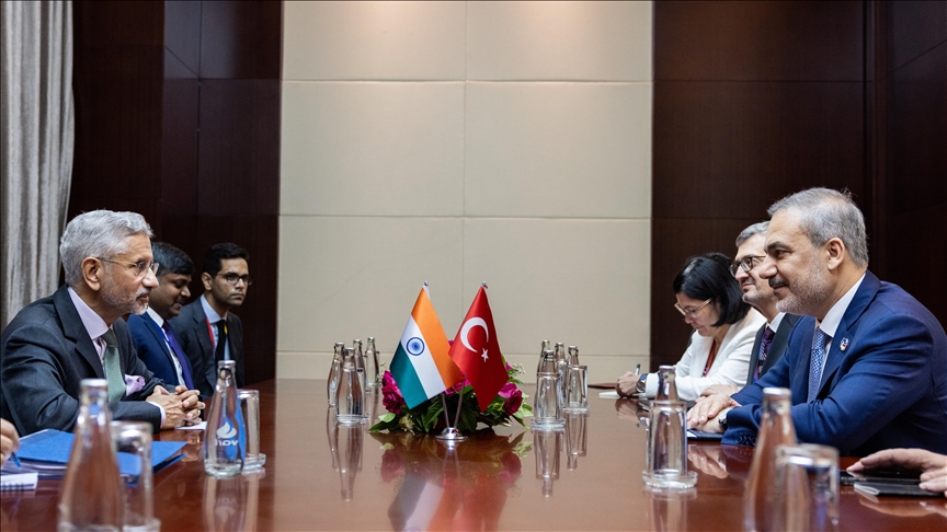 Dışişleri Bakanı Fidan, Laos'ta İkili Temaslarda Bulundu
