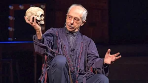 Genco Erkal’dan acı haber geldi. Kan kanseriyle mücadele eden Erkal,