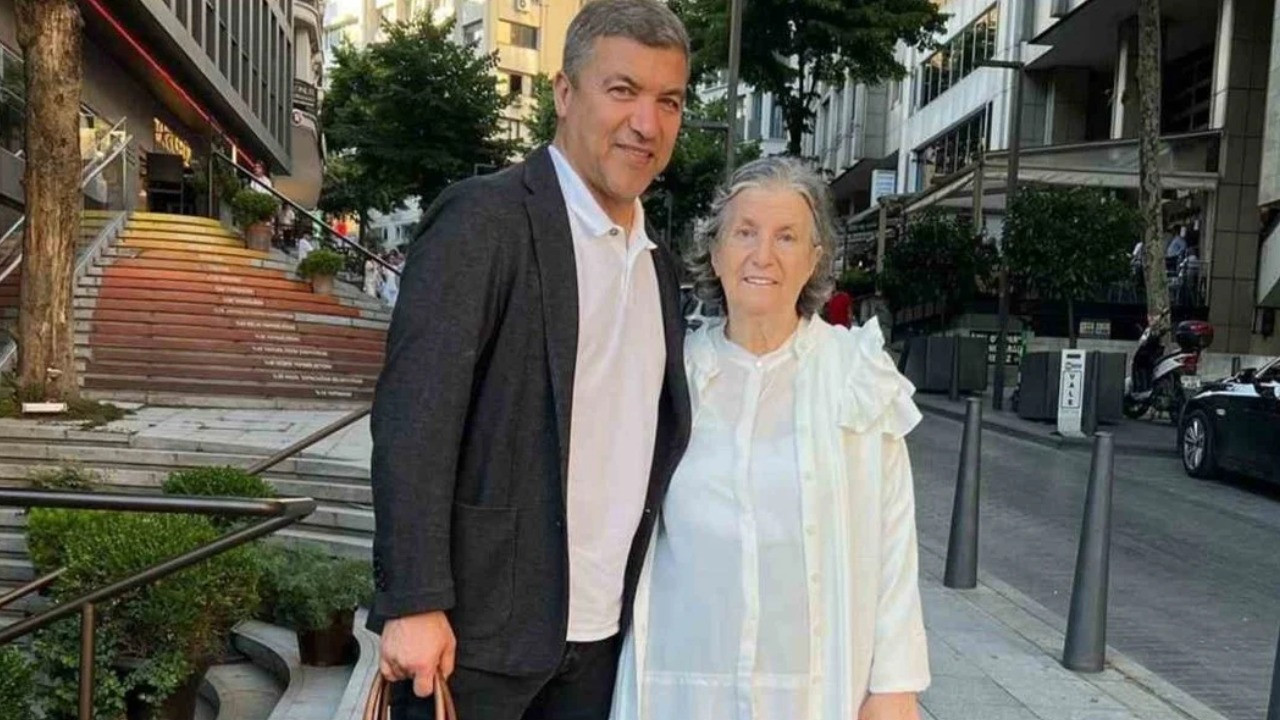 İsmail Küçükkaya'nın Annesi Halise Küçükkaya Vefat Etti: Gazeteci Gözyaşlarına Boğuldu