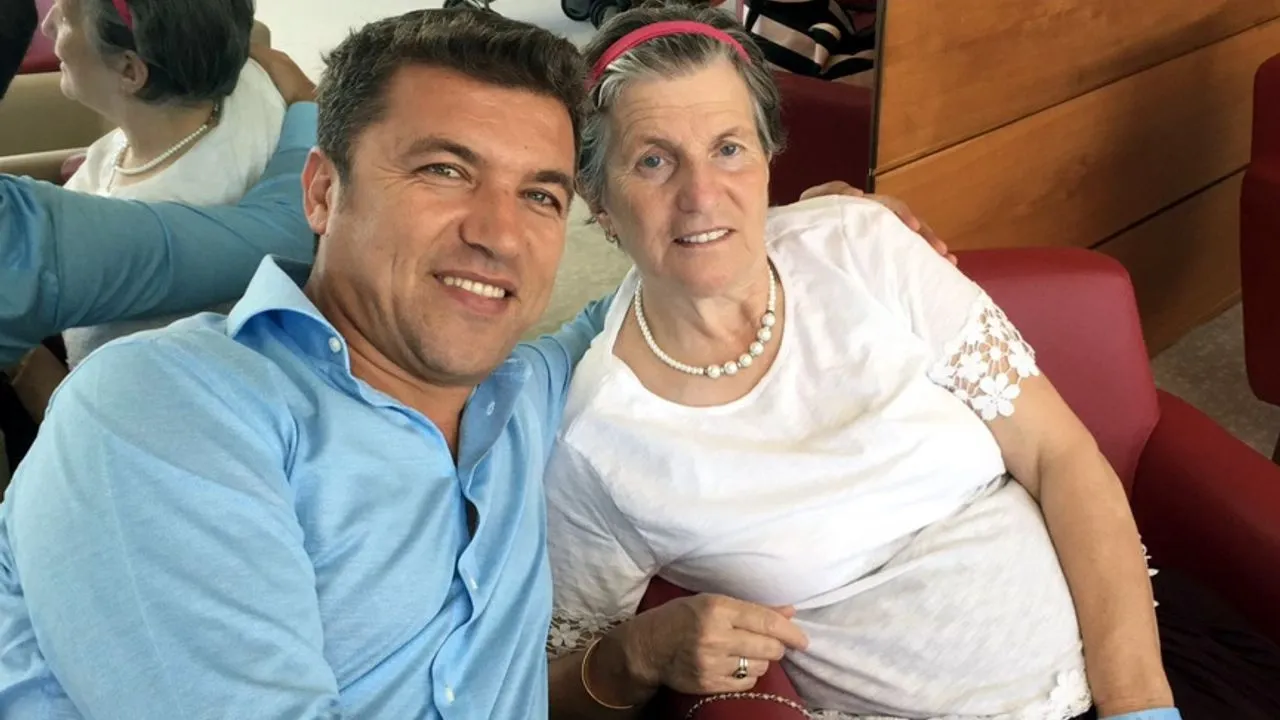 Halk TV sunucusu olarak tanınan İsmail Küçükkaya’nın annesi Halise Küçükkaya,