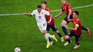 Avrupa Futbol Şampiyonası’nda İspanya ve Fransa yarı final mücadelesinde karşı