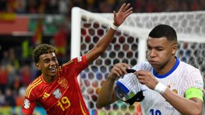 Avrupa Futbol Şampiyonası’nda yarı finalistler açıklandı. Turnuvanın favorileri arasında gösterilen