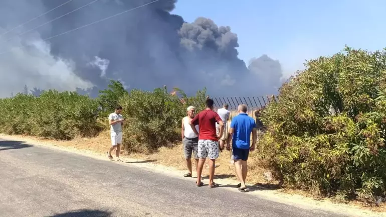 Mersin'de Liman Şantiyesinde Büyük Yangın!