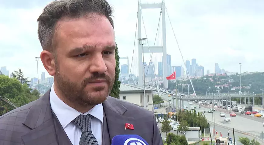 Çelik, Fatih’teki evinden Haliç Köprüsü’nden geçen tankları gördüğünde arkadaşlarıyla haberleşerek