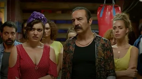 Organize İşler 2: Sazan Sarmalı Konusu Nedir? Başrolde Kim Oynuyor? Organize İşler 2: Sazan Sarmalı Filmin Genel Özeti