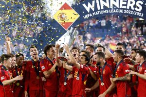 Finalde İspanya, Simon, Carvajal, Le Normand, Laporte, Cucurella, Ruiz, Rodri,