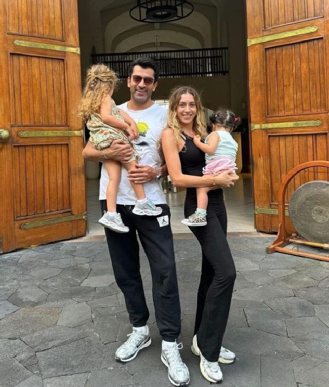 Sinem Kobal'dan Sevindiren Haber: 7 Yıl Aradan Sonra Ekrana Dönüyor