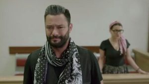 Popüler bir popstarın başına talihsiz bir olay gelir ve bu