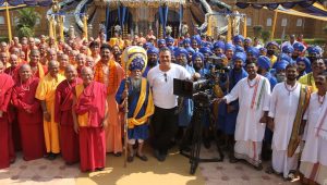 2016 yılında beyazperdeye taşınan Bir Baba Hindu filmi, hem yerli