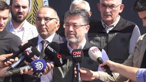 Tarım ve Orman Bakanı Yumaklı, İzmir’in Gaziemir ve Buca ilçeleri