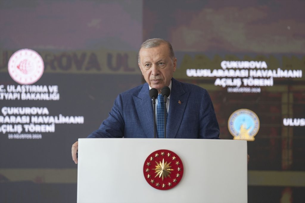 Erdoğan: SGK Borçlarına Para Yok, Paris'e Paranın Sınırı Yok