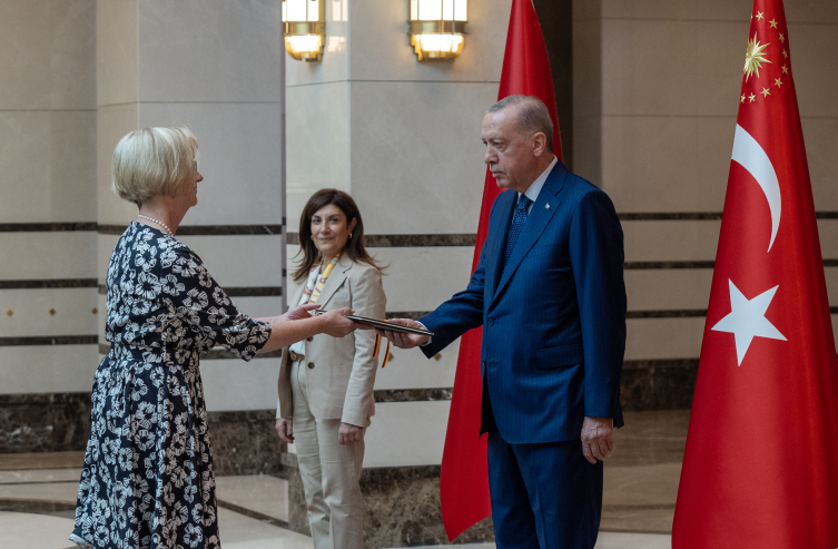 Büyükelçilerden Cumhurbaşkanı Erdoğan'a Güven Mektubu