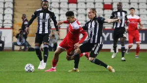 Beşiktaş – Antalyaspor maçını canlı izlemek için tıklayın. Süper Lig’e