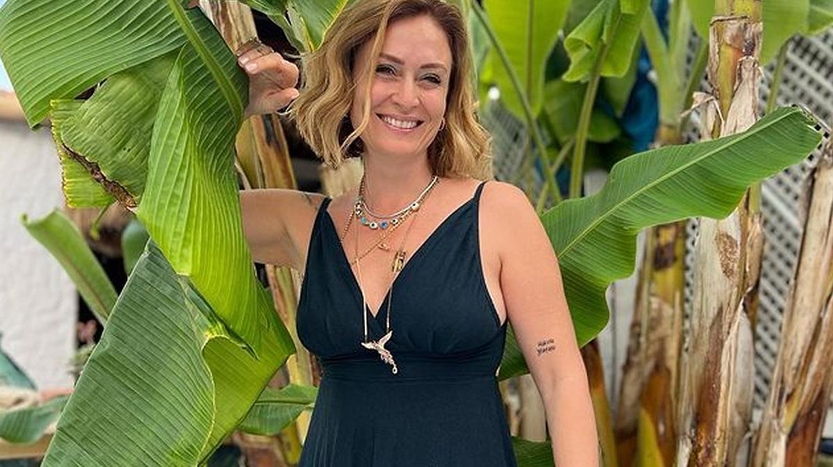 Liseli Aşıklar Gibi! Ceyda Düvenci Sevgilisi Güçlü Mete’nin Sözleri Karşısında Mest Oldu