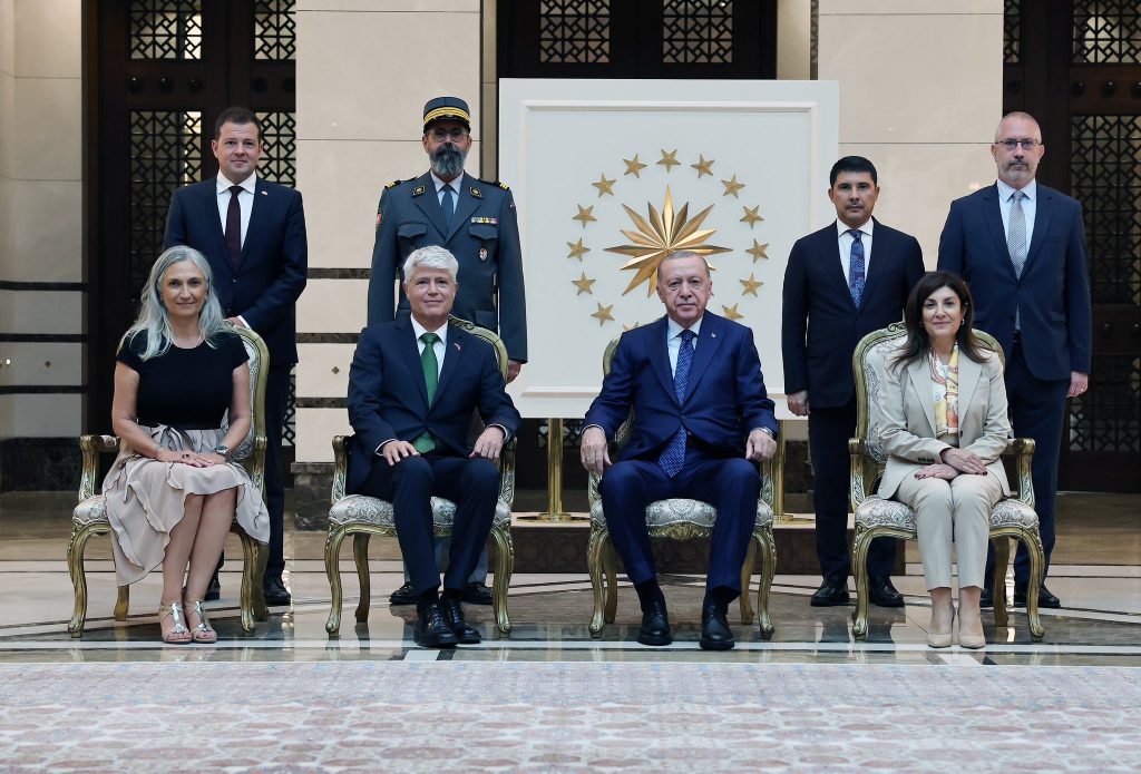 Büyükelçilerden Cumhurbaşkanı Erdoğan'a Güven Mektubu