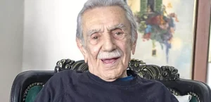 88 yaşındaki oyuncu Aydemir Akbaş’ın sağlık durumuna ilişkin endişeler artıyor.