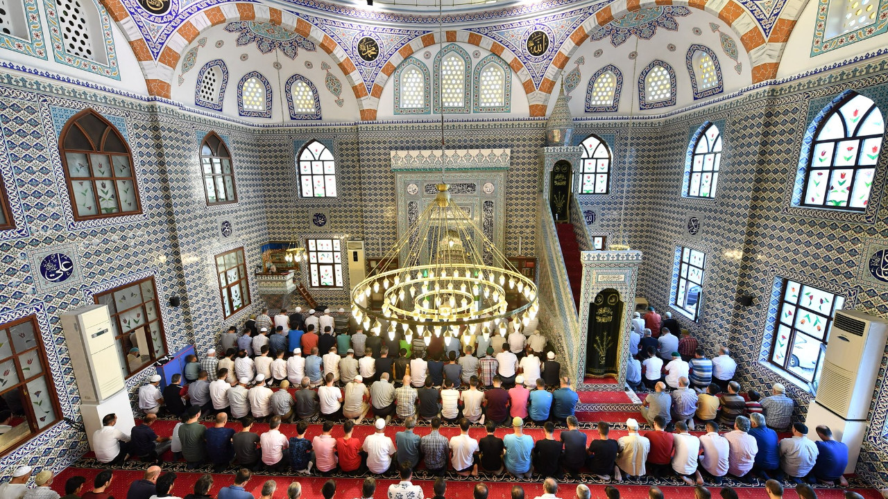 Cuma namazı kaç rekattır? Cuma namazı nasıl kılınır? soruları ön