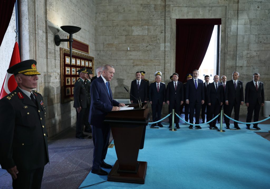 Cumhurbaşkanı Erdoğan, YAŞ Üyeleriyle Anıtkabir’i Ziyaret Etti