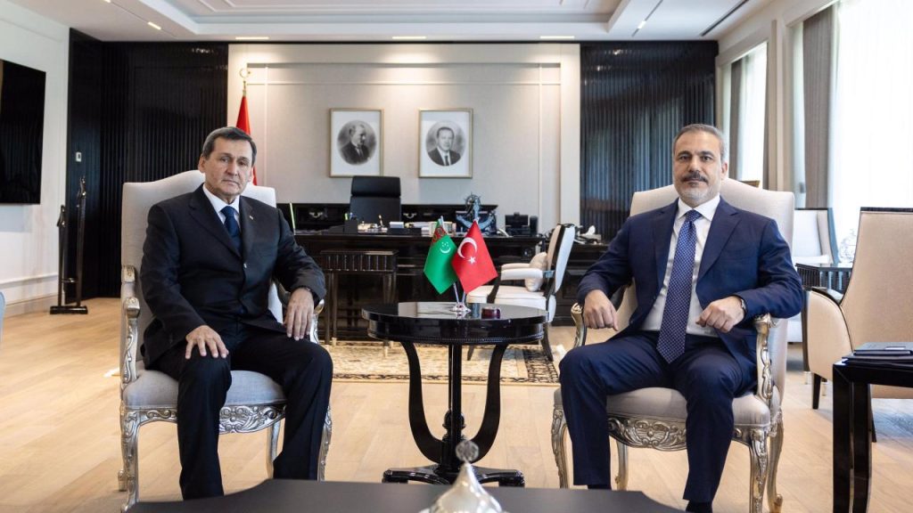 Hakan Fidan Türkmenistanlı Mevkidaşı İle Görüştü
