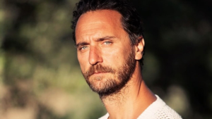 Show TV ekranlarında izleyiciyle buluşan Kızılcık Şerbeti dizisi, oyuncu kadrosunu