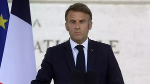 Resmi temaslarda bulunmak üzere Sırbistan’ın başkenti Belgrad’da bulunan Macron, dün