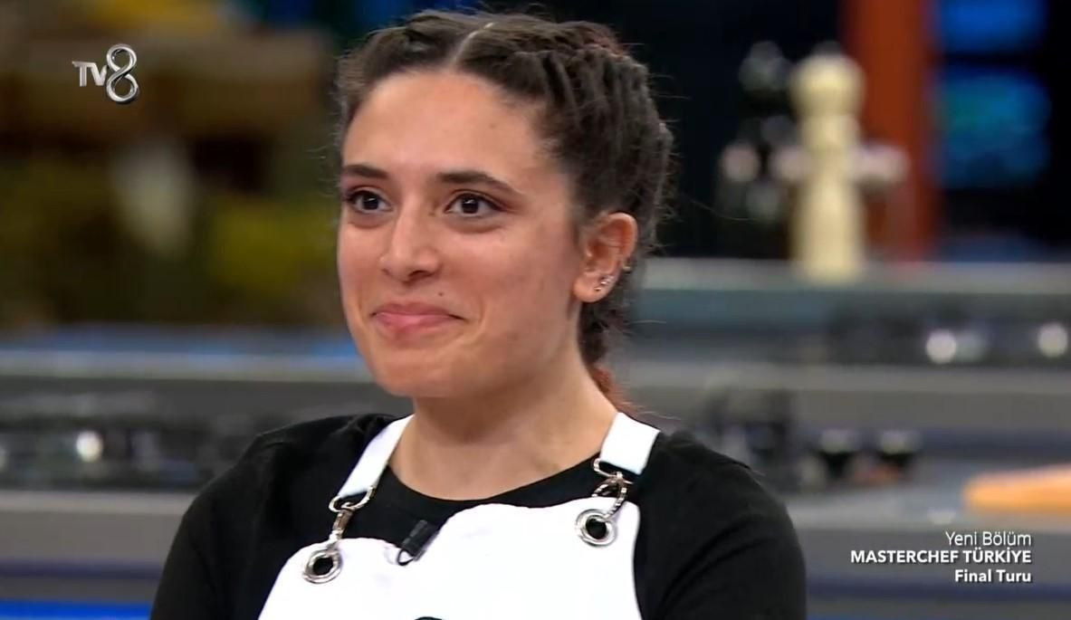   2024 MasterChef Türkiye’nin öne çıkan yarışmacılarından Deniz Yılmaz, izleyicilerin