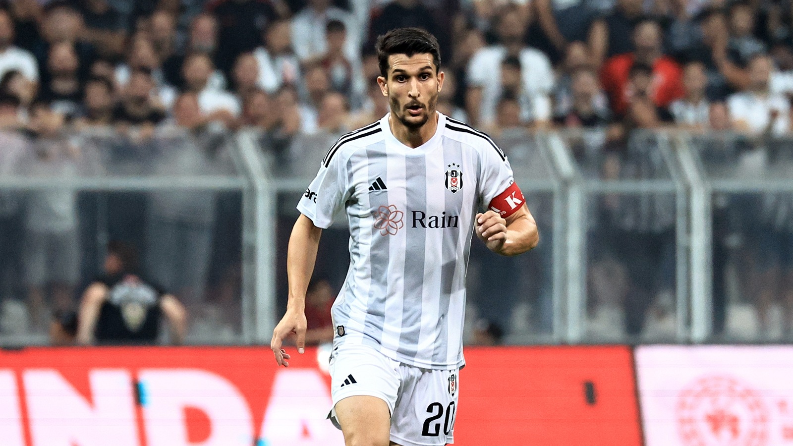 Beşiktaş'ta Necip Uysal Kararı! TFF Listesinde 6 Ay Yer Almayacak