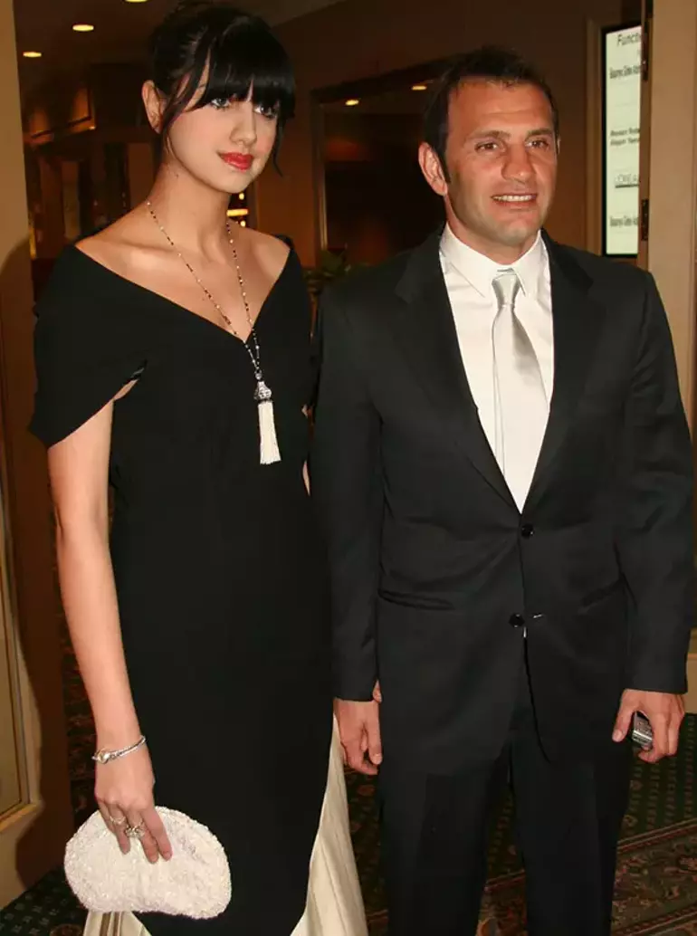 Hadise ile Anılmıştı! Okan Buruk, Eski Eşi Nihan Akkuş ile Sarmaş Dolaş Kutlama Yaptı