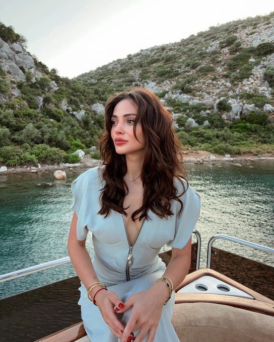 Kör Nokta'nin Aslım'ı Rabia Soytürk Estetik Güzeli Çıktı! Genç Oyuncunun Değişimi Ağızları Açık Bıraktı!