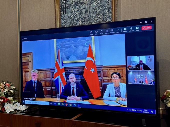 Ticaret Bakanı Bolat, İngiliz Mevkidaşı Reynolds İle Görüştü