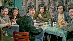 Yeşilçam’ın altın çağını yaşatan filmlerden biri olan Mavi Boncuk, nostalji