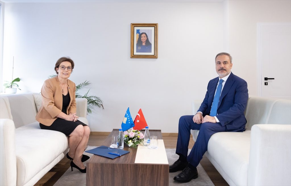 Dışişleri Bakanı Fidan, Kosovalı Mevkidaşıyla Görüştü
