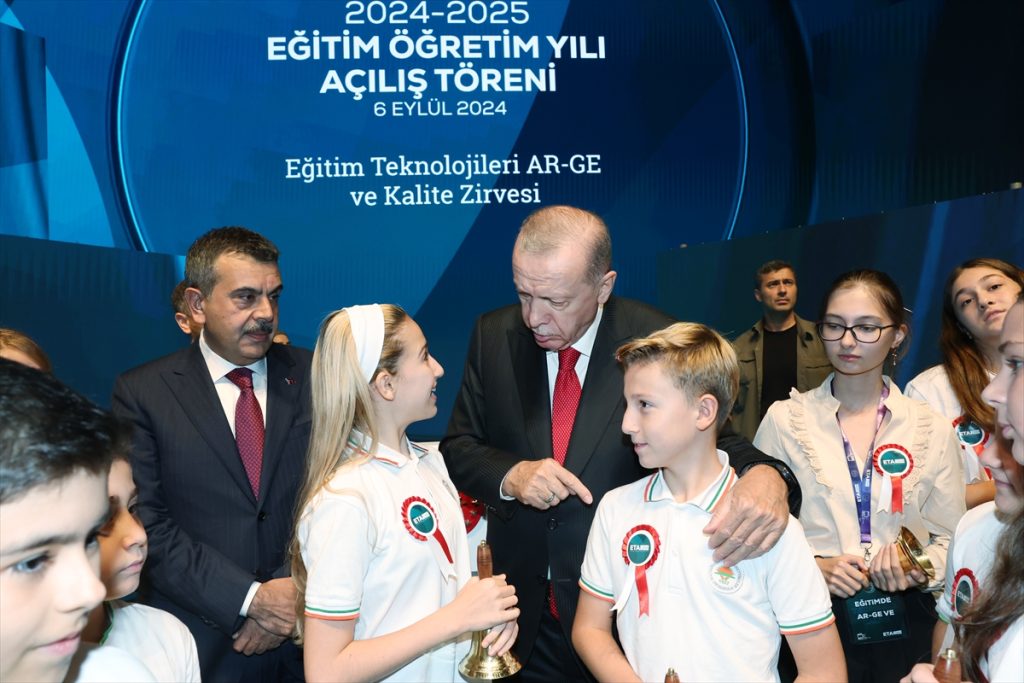 Cumhurbaşkanı Erdoğan: Oyun Platformları Gençleri Zehirliyor