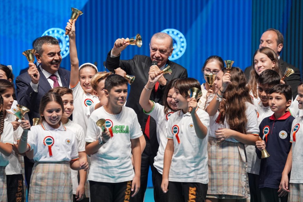 Cumhurbaşkanı Erdoğan: Oyun Platformları Gençleri Zehirliyor