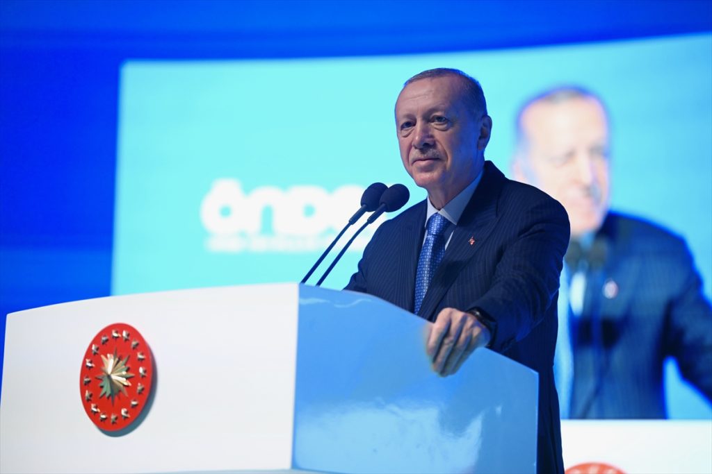 Erdoğan: Kılıçları Kime Çekiyorsunuz?