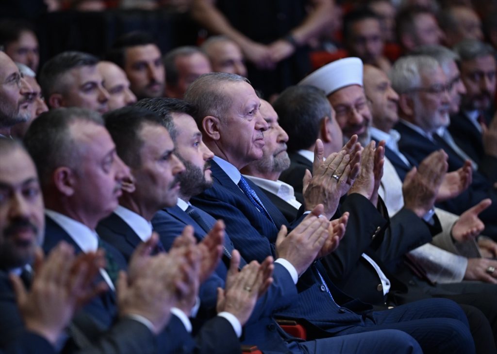 Erdoğan: Kılıçları Kime Çekiyorsunuz?